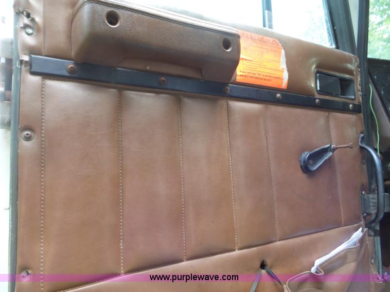 image for item L6927 1988 International F9370 truck chassis