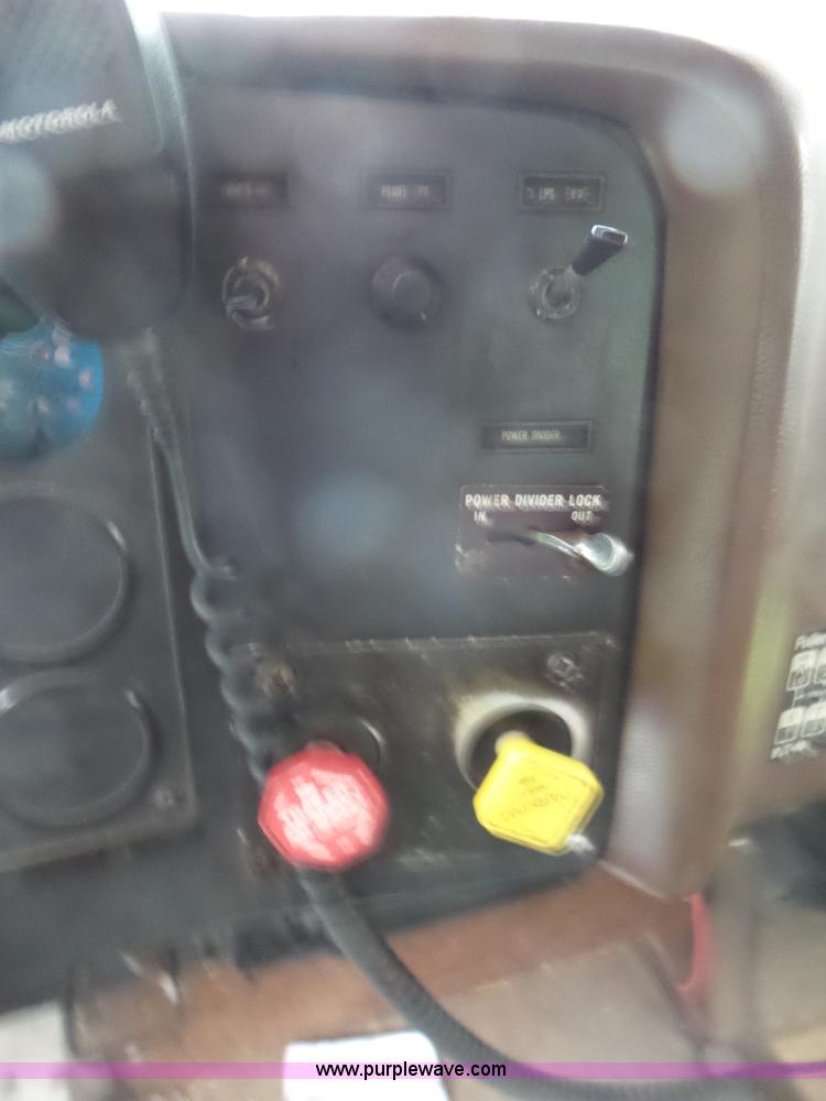 image for item L6927 1988 International F9370 truck chassis