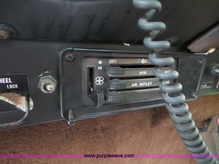 image for item L6927 1988 International F9370 truck chassis