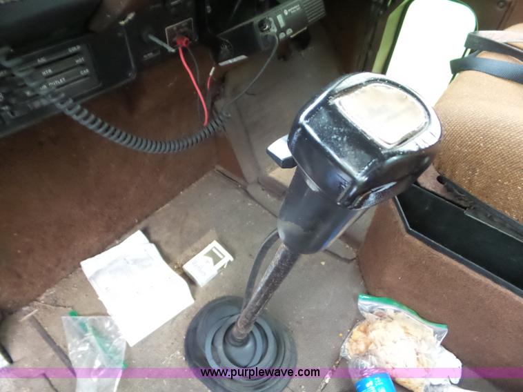 image for item L6927 1988 International F9370 truck chassis