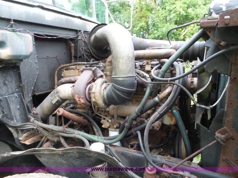 image for item L6927 1988 International F9370 truck chassis