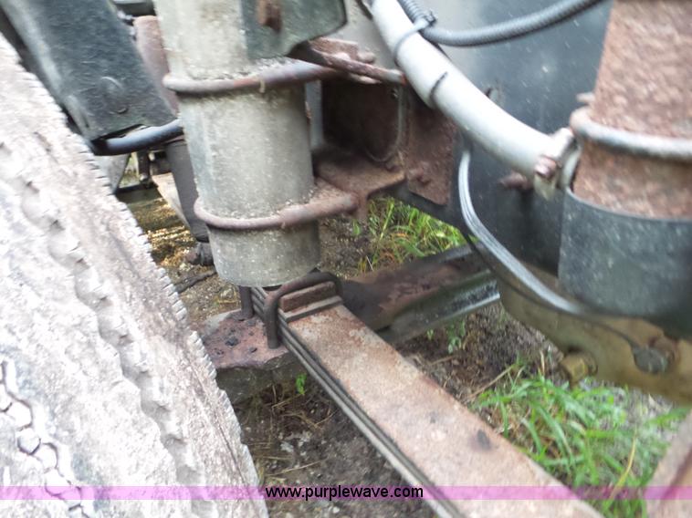 image for item L6927 1988 International F9370 truck chassis