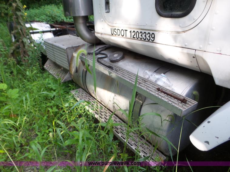 image for item L6927 1988 International F9370 truck chassis