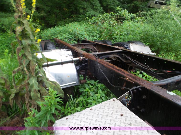 image for item L6927 1988 International F9370 truck chassis