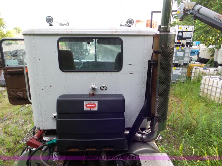 image for item L6927 1988 International F9370 truck chassis