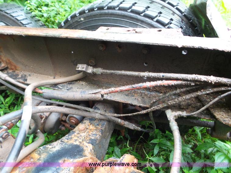 image for item L6927 1988 International F9370 truck chassis