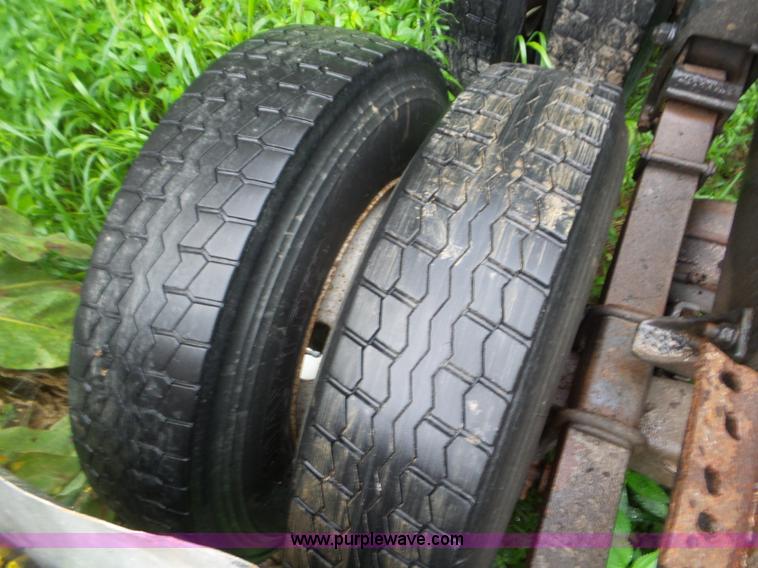 image for item L6927 1988 International F9370 truck chassis