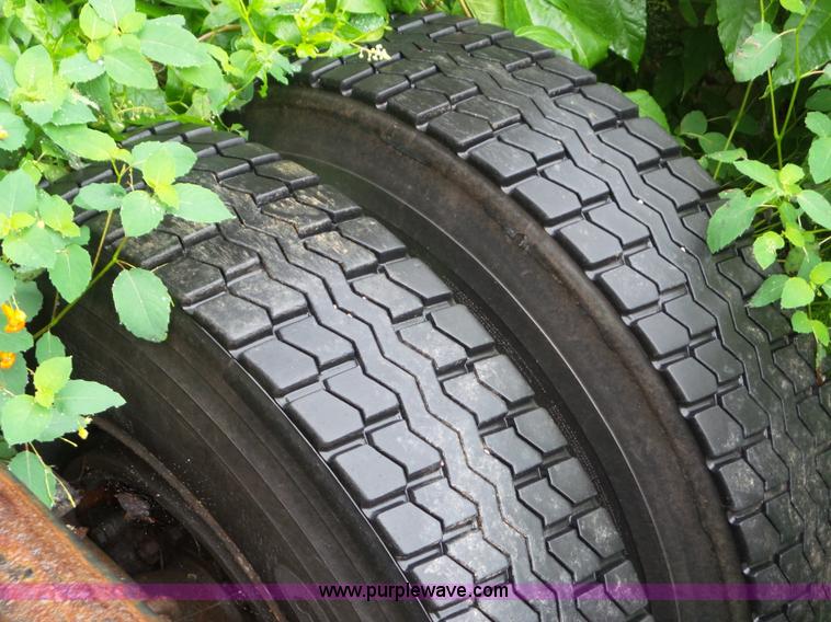 image for item L6927 1988 International F9370 truck chassis