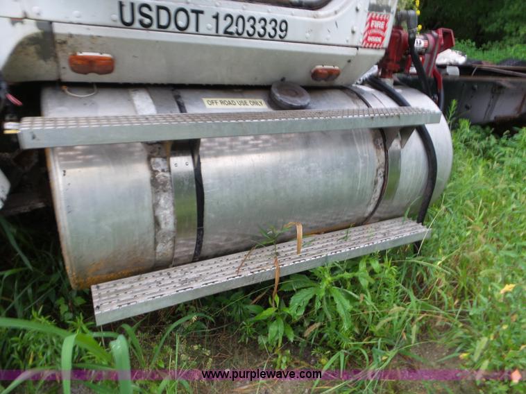 image for item L6927 1988 International F9370 truck chassis