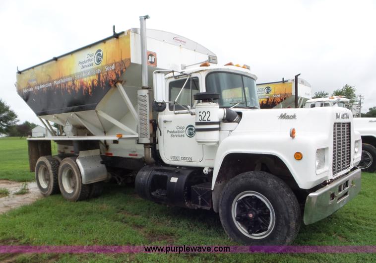 image for item L6930 1986 Mack R686ST tender truck