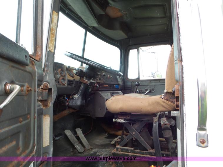 image for item L6930 1986 Mack R686ST tender truck