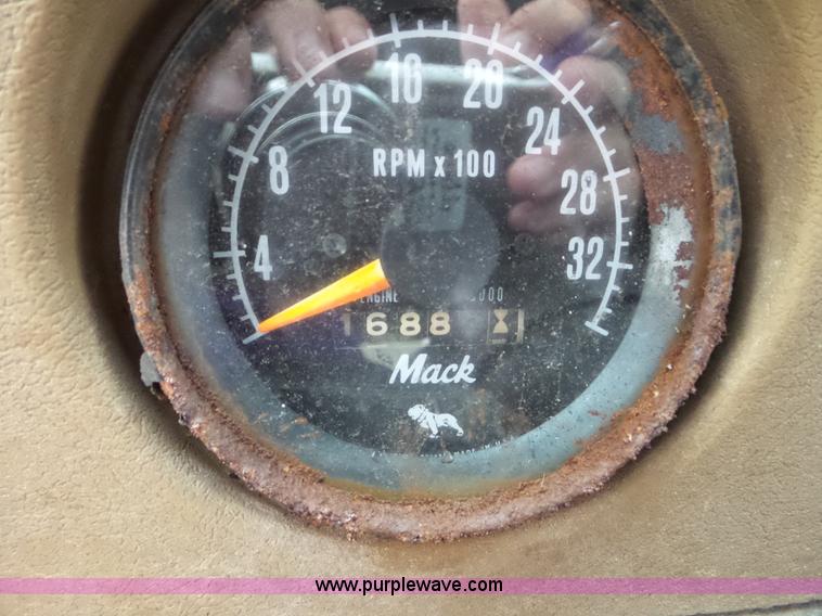 image for item L6930 1986 Mack R686ST tender truck