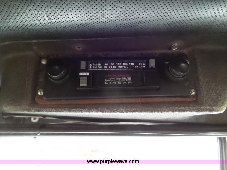 image for item L6930 1986 Mack R686ST tender truck