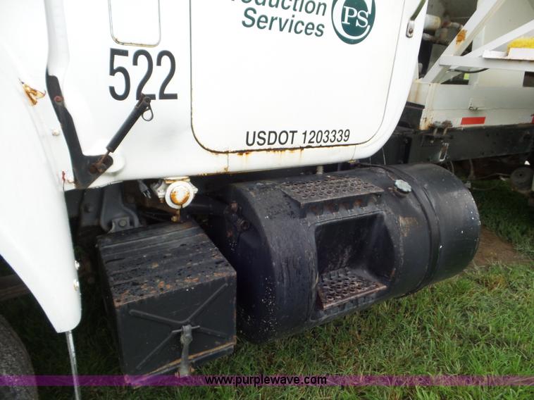 image for item L6930 1986 Mack R686ST tender truck