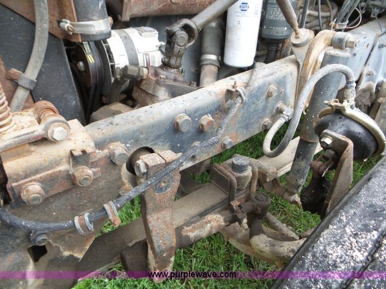 image for item L6930 1986 Mack R686ST tender truck