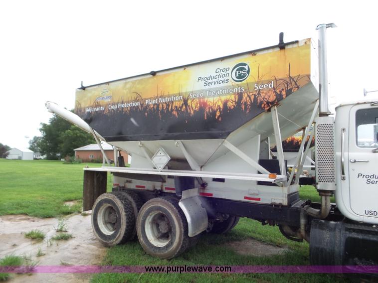 image for item L6930 1986 Mack R686ST tender truck