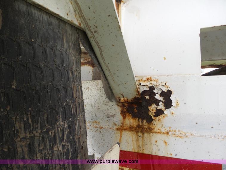 image for item L6930 1986 Mack R686ST tender truck