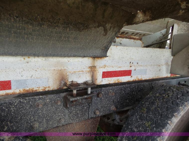 image for item L6930 1986 Mack R686ST tender truck