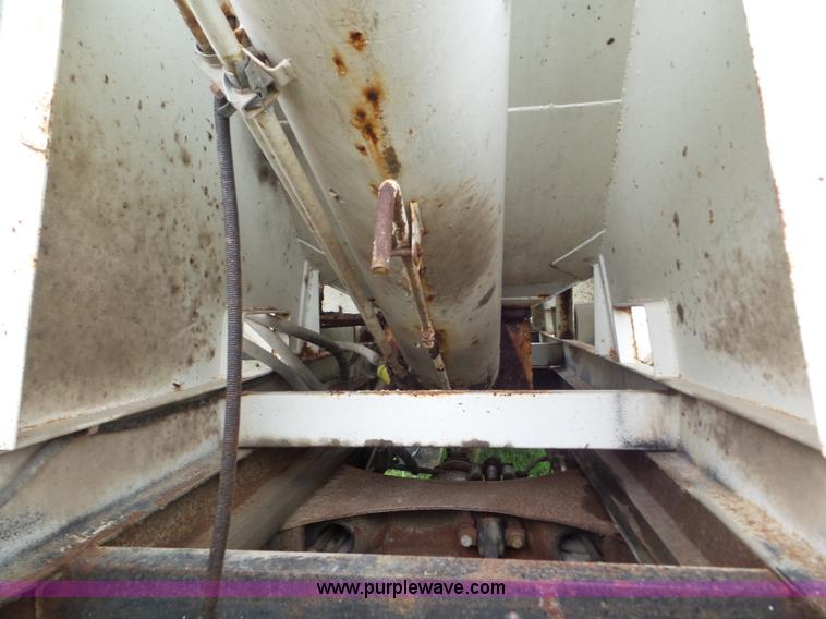 image for item L6930 1986 Mack R686ST tender truck