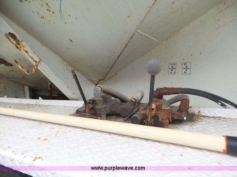 image for item L6930 1986 Mack R686ST tender truck