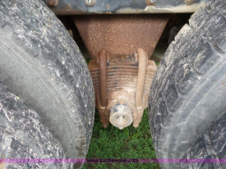 image for item L6930 1986 Mack R686ST tender truck