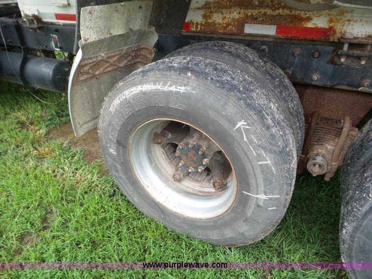 image for item L6930 1986 Mack R686ST tender truck