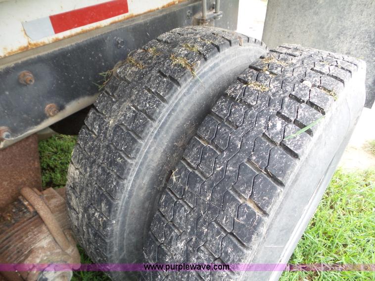 image for item L6930 1986 Mack R686ST tender truck