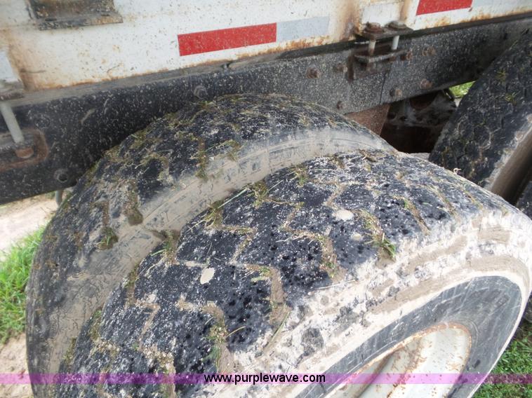 image for item L6930 1986 Mack R686ST tender truck