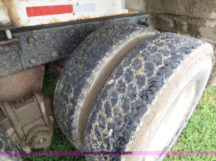 image for item L6930 1986 Mack R686ST tender truck