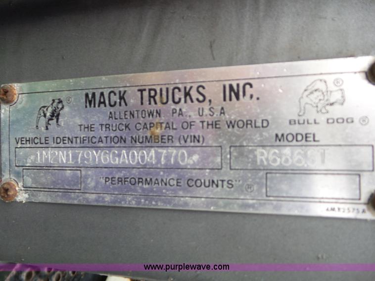 image for item L6930 1986 Mack R686ST tender truck