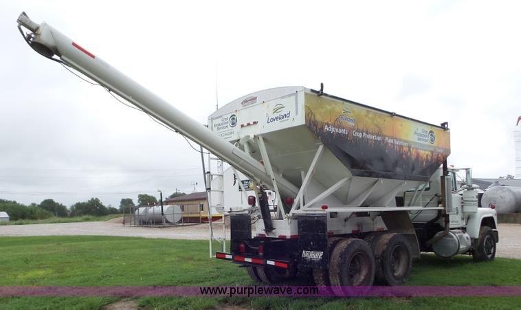 image for item L6931 1987 Mack R686ST tender truck