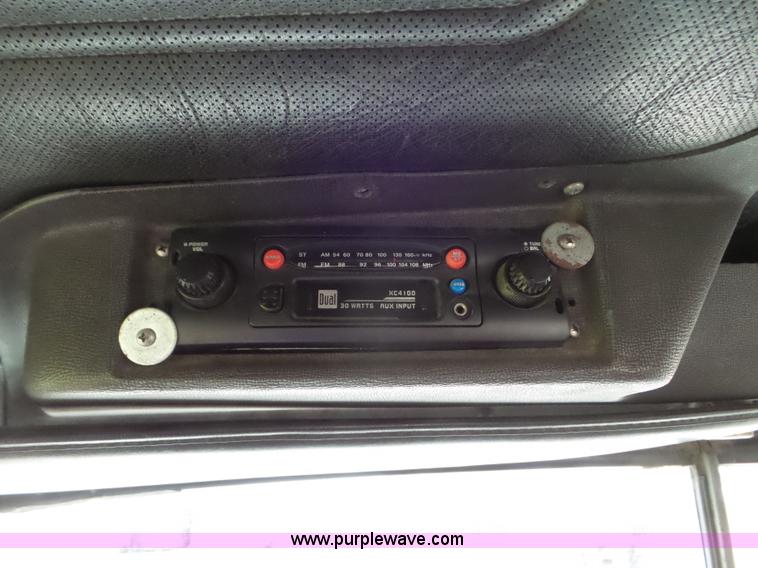 image for item L6931 1987 Mack R686ST tender truck