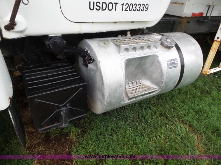 image for item L6931 1987 Mack R686ST tender truck