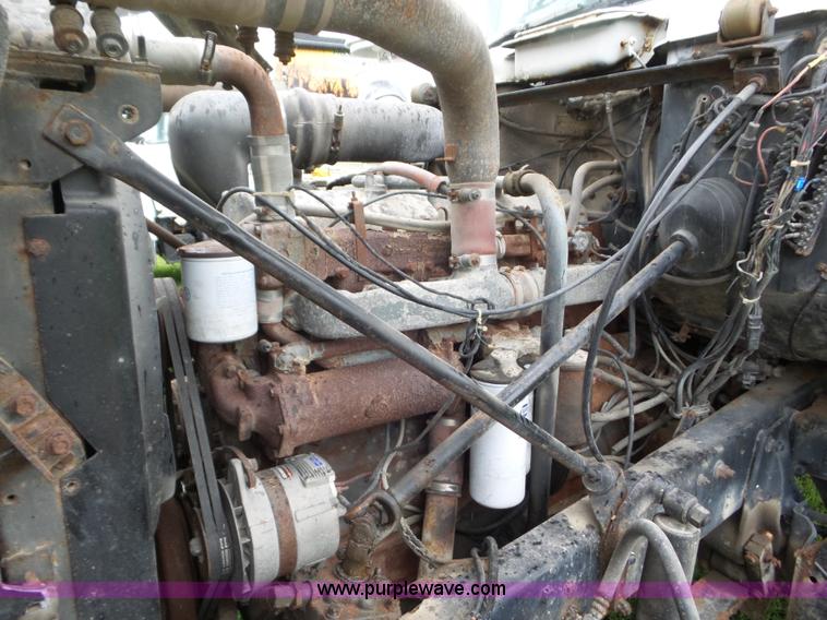 image for item L6931 1987 Mack R686ST tender truck