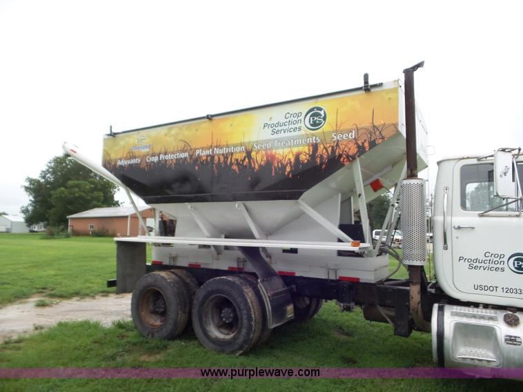 image for item L6931 1987 Mack R686ST tender truck