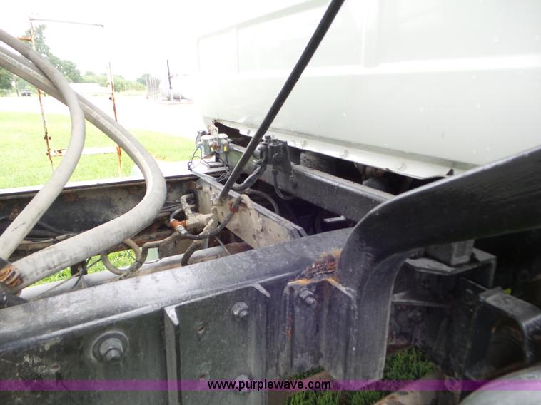 image for item L6931 1987 Mack R686ST tender truck