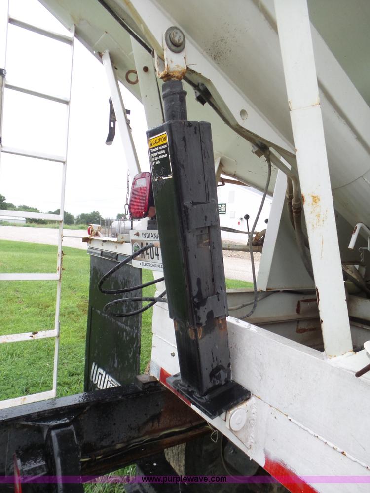 image for item L6931 1987 Mack R686ST tender truck