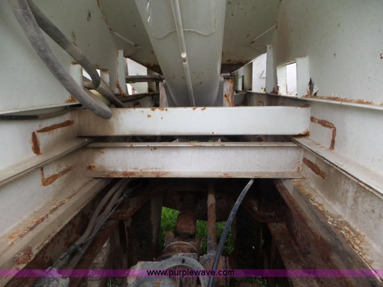 image for item L6931 1987 Mack R686ST tender truck