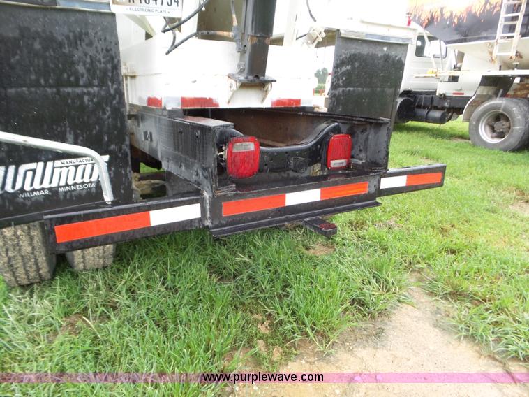 image for item L6931 1987 Mack R686ST tender truck