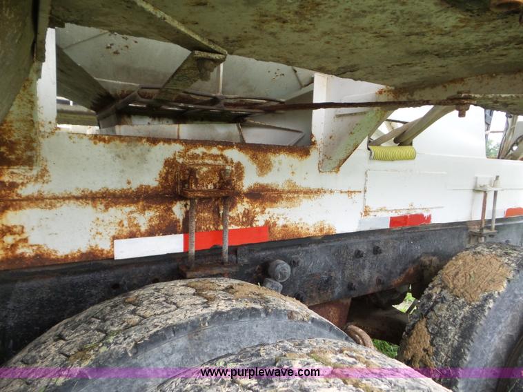 image for item L6931 1987 Mack R686ST tender truck