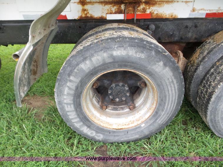 image for item L6931 1987 Mack R686ST tender truck