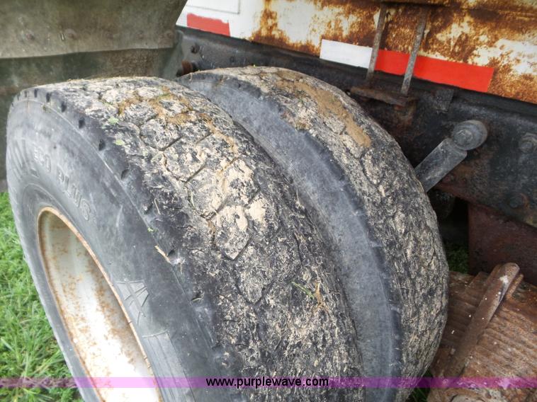 image for item L6931 1987 Mack R686ST tender truck