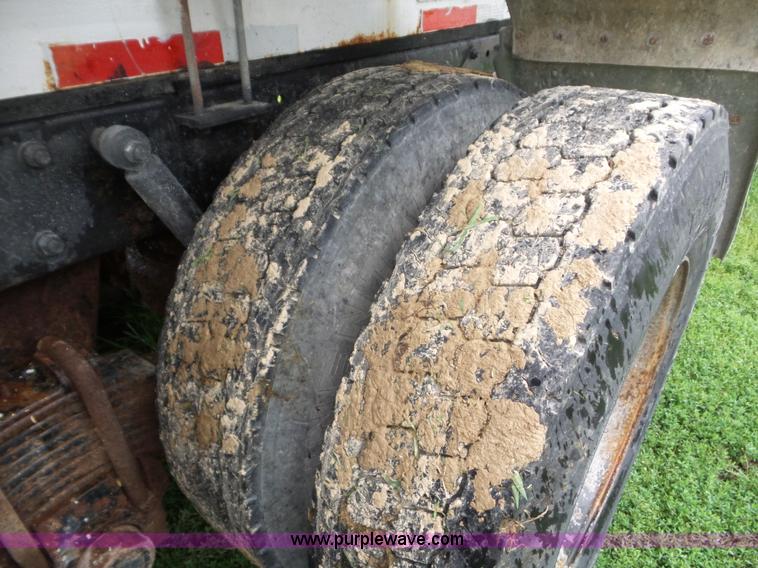 image for item L6931 1987 Mack R686ST tender truck