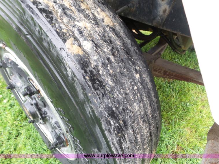 image for item L6931 1987 Mack R686ST tender truck