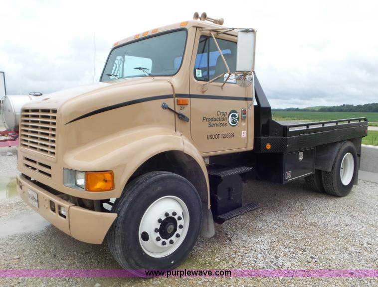 image for item L6932 1990 International 8100 flatbed truck