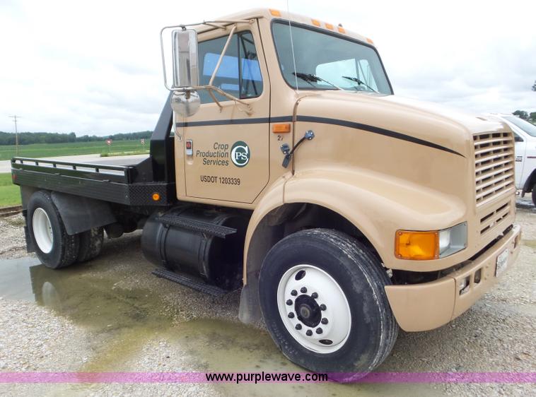 image for item L6932 1990 International 8100 flatbed truck
