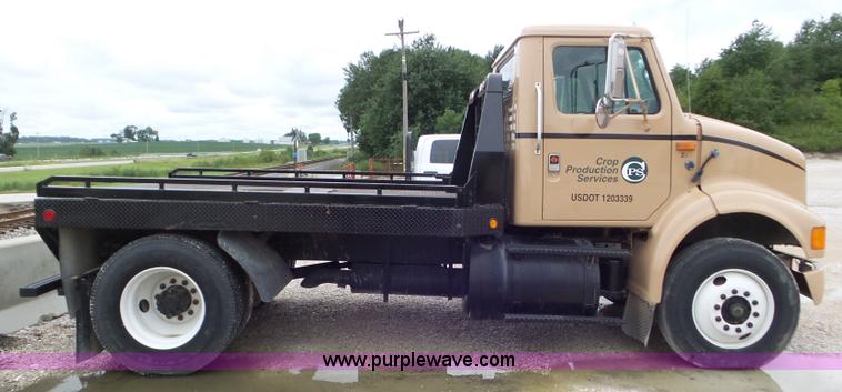 image for item L6932 1990 International 8100 flatbed truck