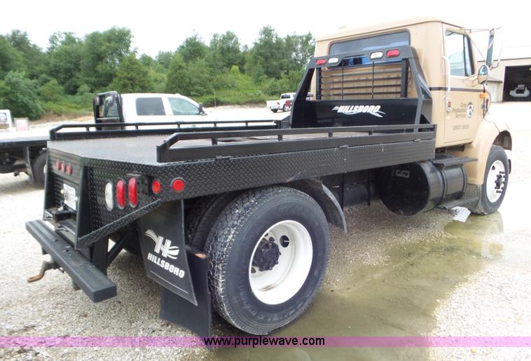 image for item L6932 1990 International 8100 flatbed truck