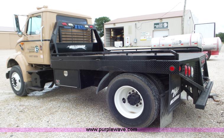 image for item L6932 1990 International 8100 flatbed truck