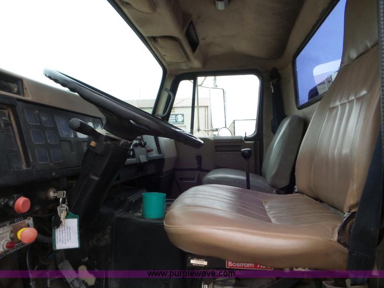 image for item L6932 1990 International 8100 flatbed truck